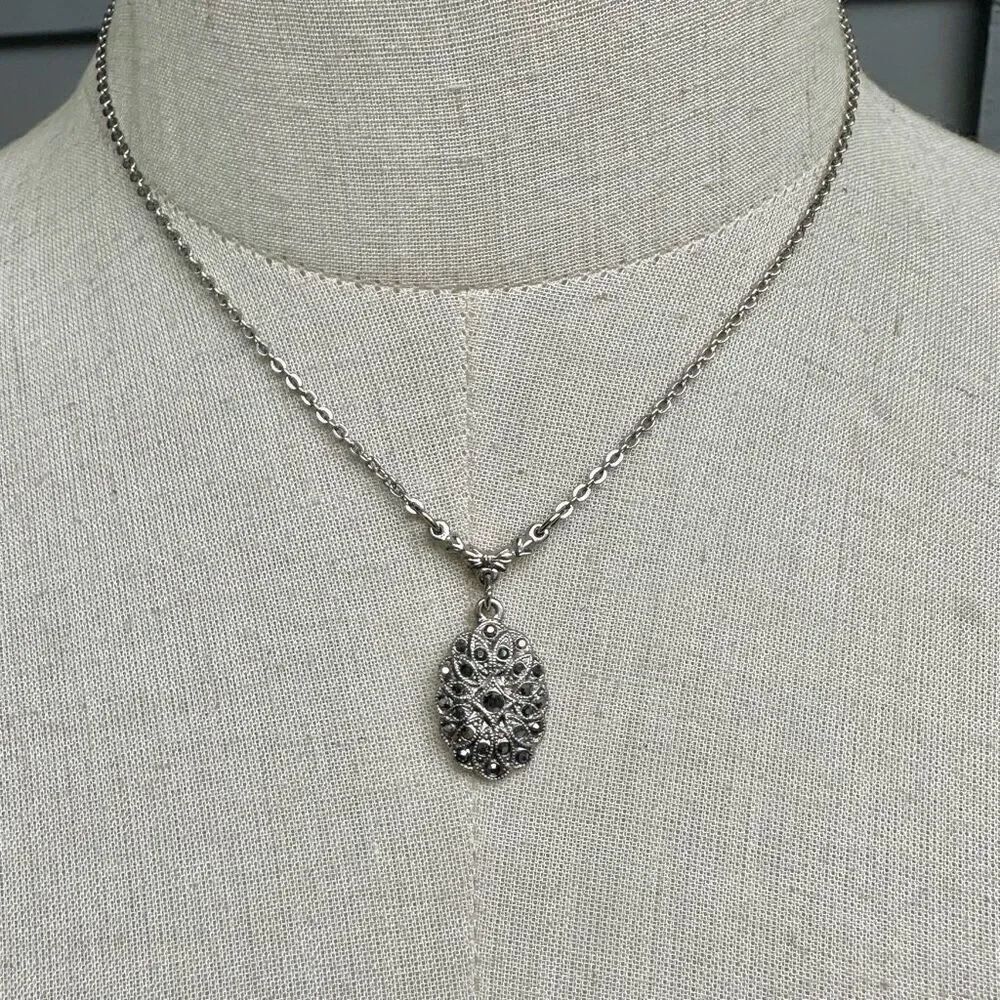 2028 grey rhinestone oval pendant necklace